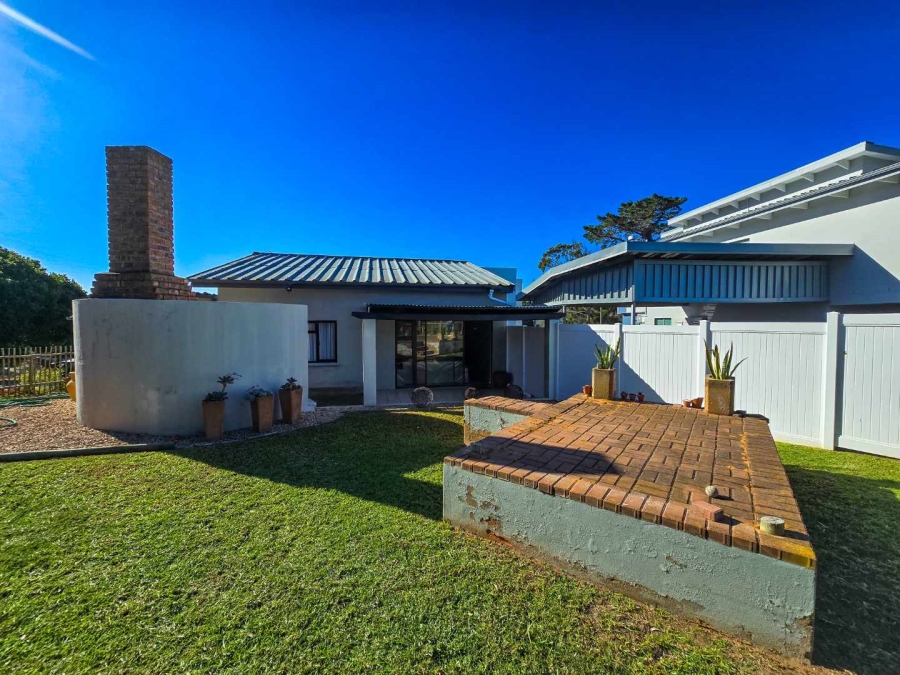 2 Bedroom Property for Sale in Stilbaai Wes Western Cape